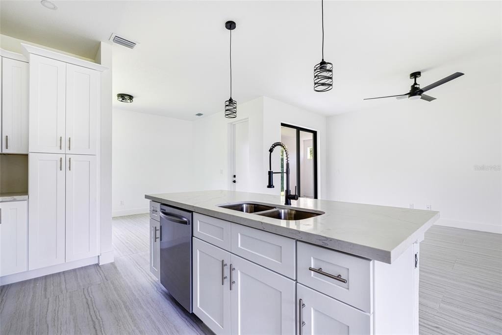 17196 Glenview Avenue - Photo 9