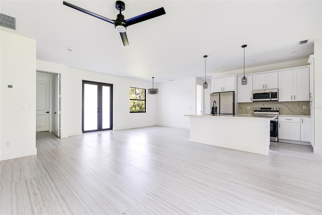 17196 Glenview Avenue - Photo 2