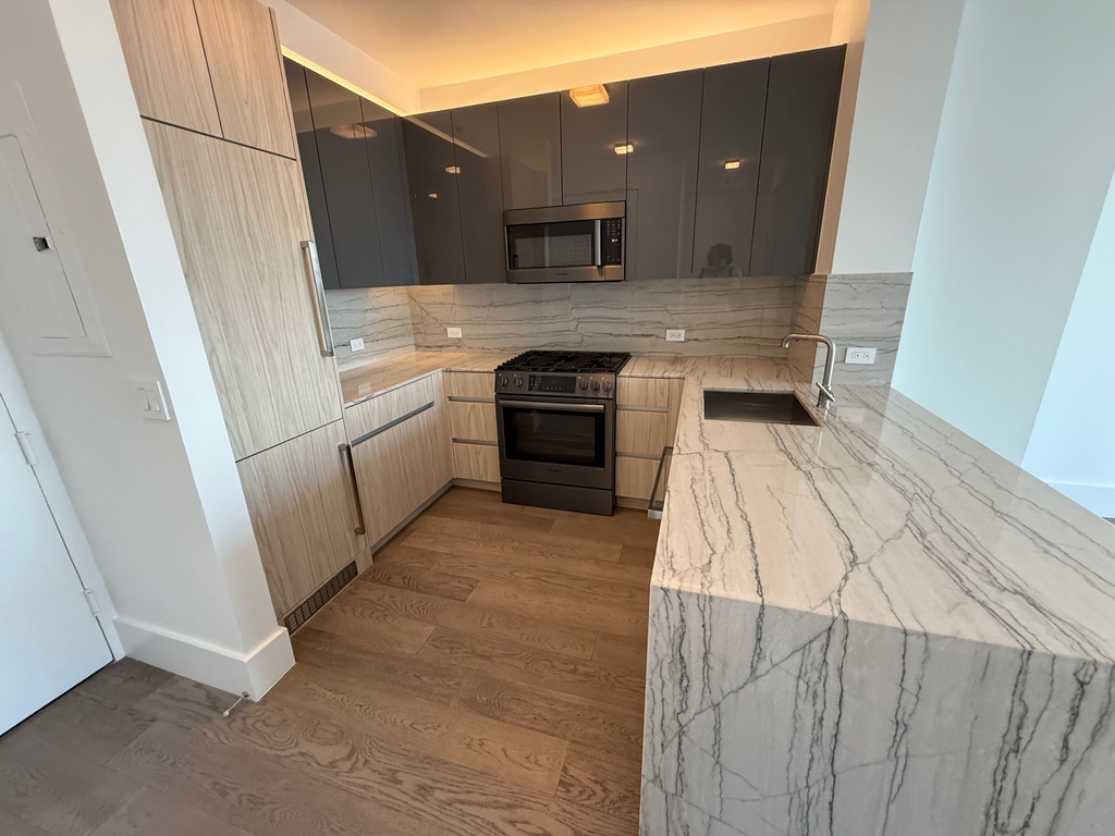 West 47th Street - Photo 3
