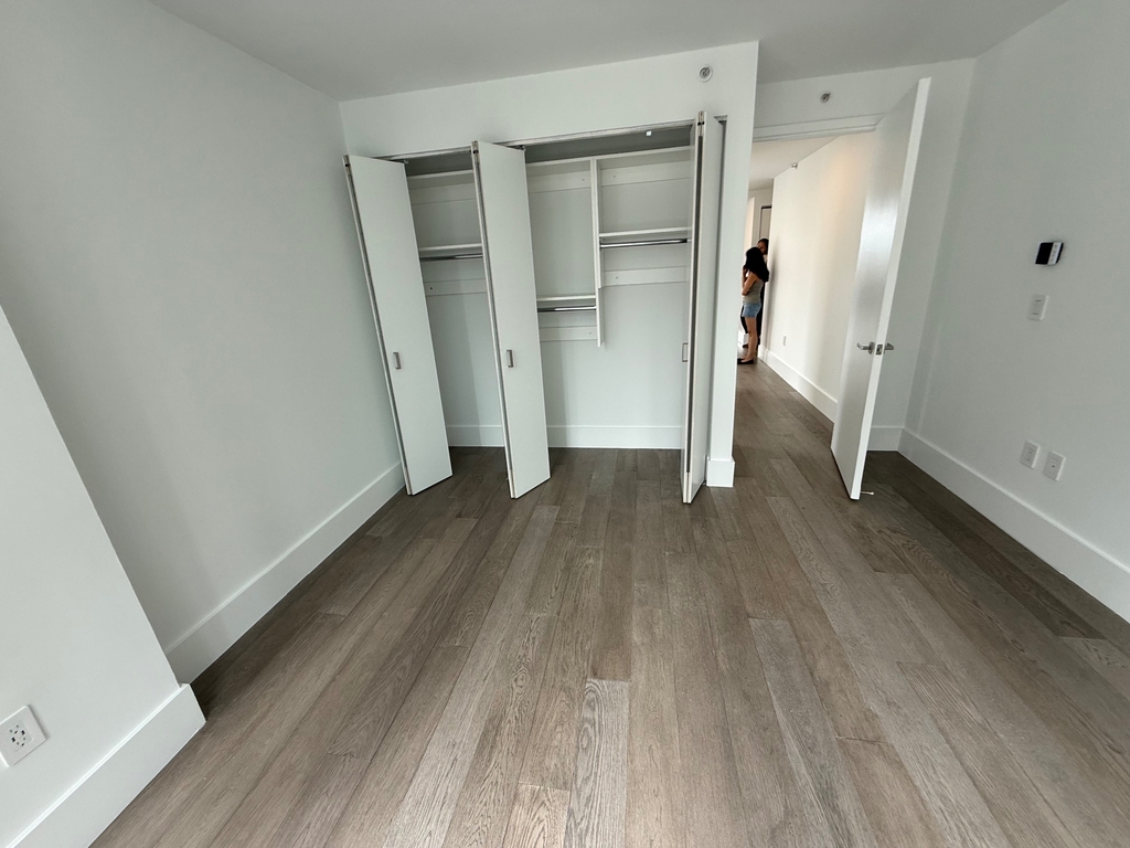 West 47th Street - Photo 7