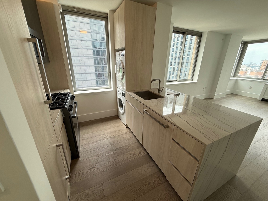 West 47th Street - Photo 3