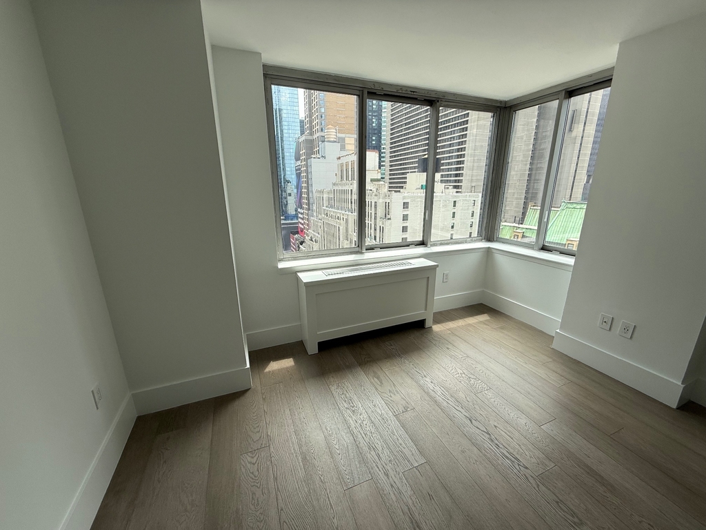 West 47th Street - Photo 6