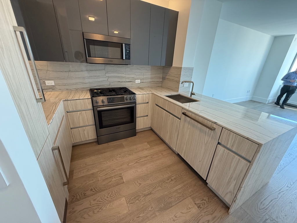 West 47th Street - Photo 4