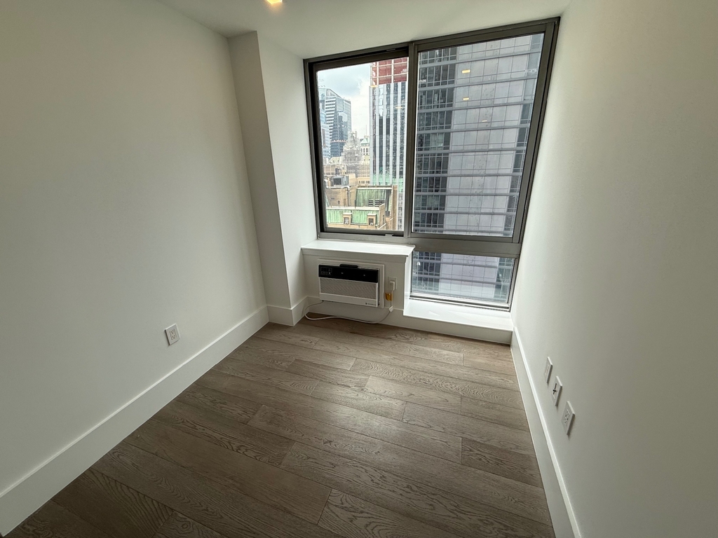 West 47th Street - Photo 4