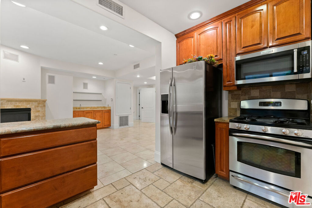 16123 W Sunset Boulevard - Photo 0