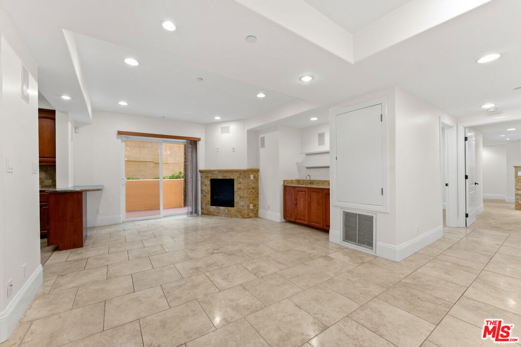 16123 W Sunset Boulevard - Photo 8