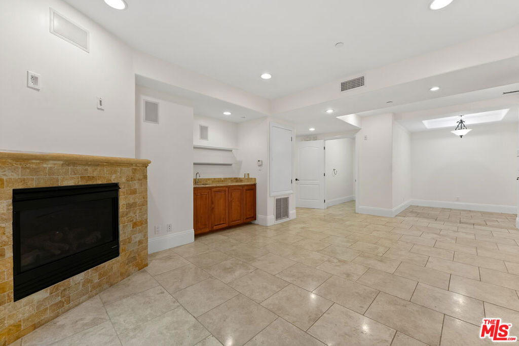 16123 W Sunset Boulevard - Photo 3