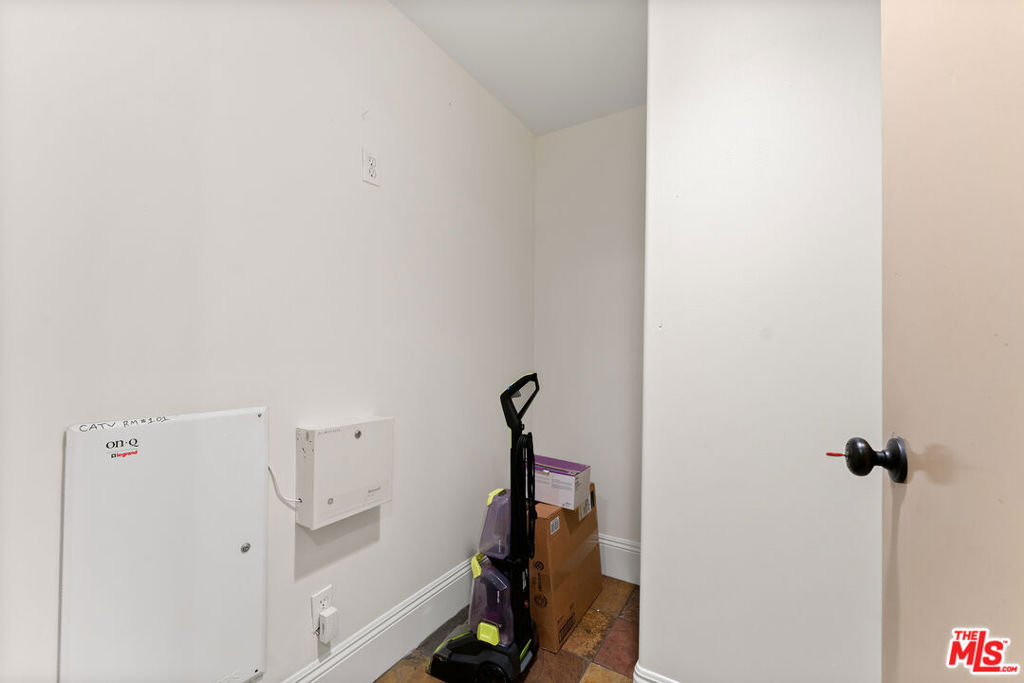 16123 W Sunset Boulevard - Photo 23