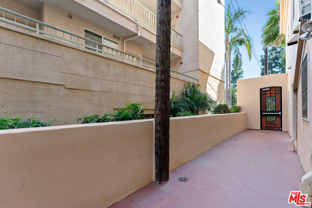16123 W Sunset Boulevard - Photo 6