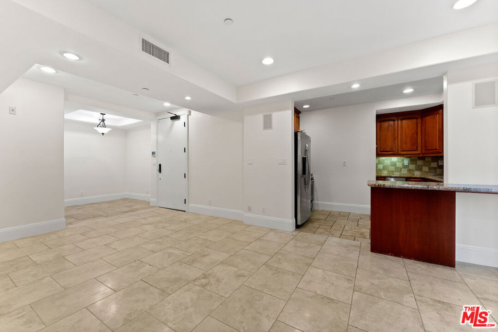 16123 W Sunset Boulevard - Photo 9