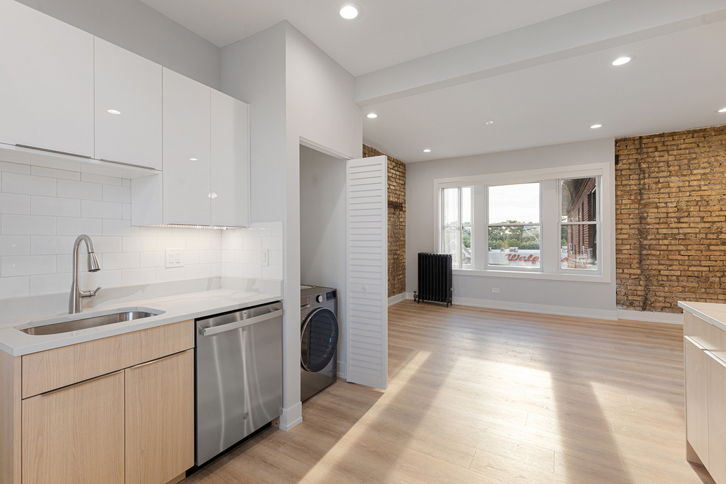 7423 N Clark Street - Photo 2