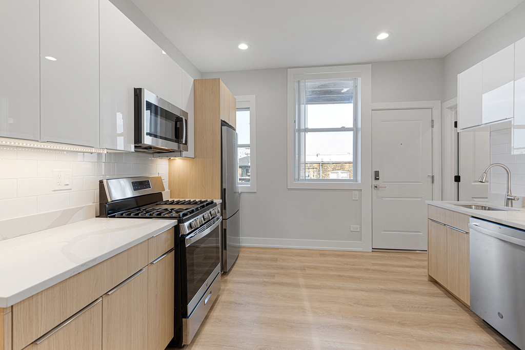7423 N Clark Street - Photo 4