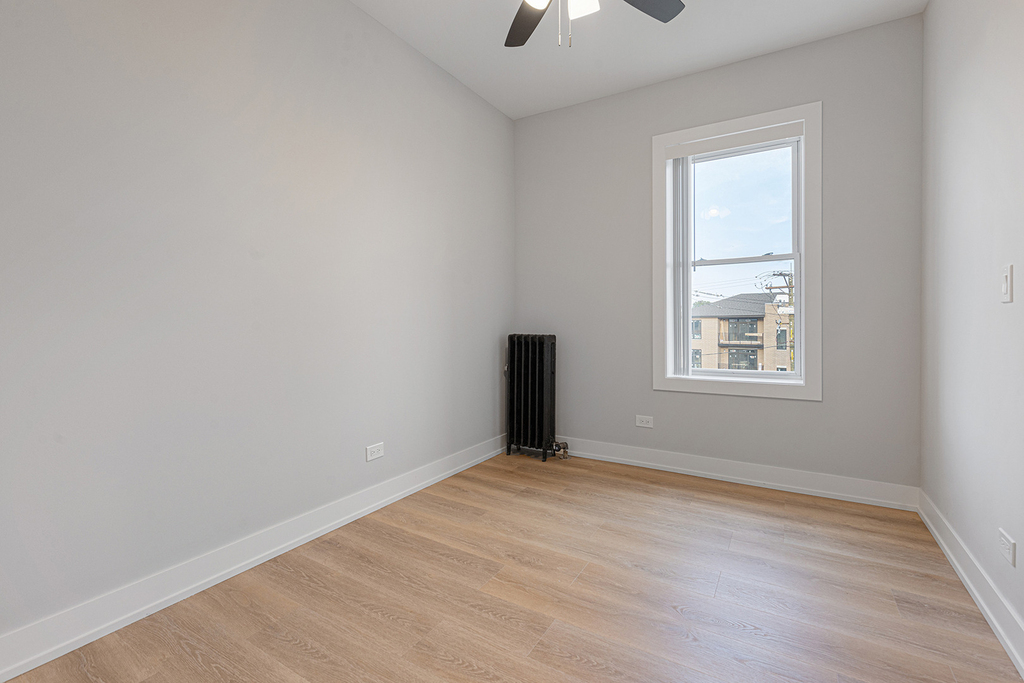 7423 N Clark Street - Photo 9