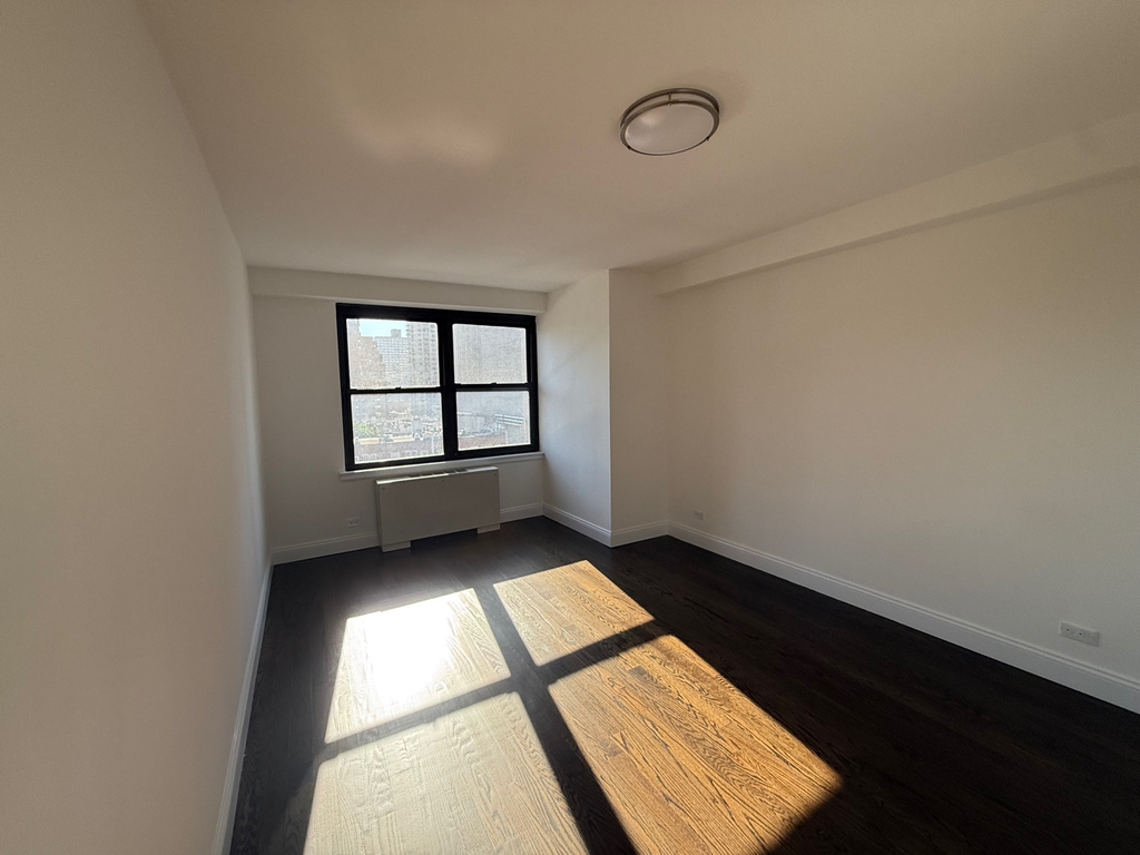 240 East 82nd Street - Photo 9