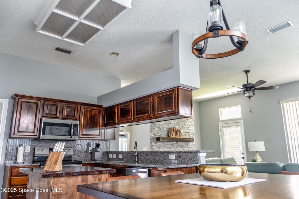 11536 Summer Haven Boulevard N - Photo 17