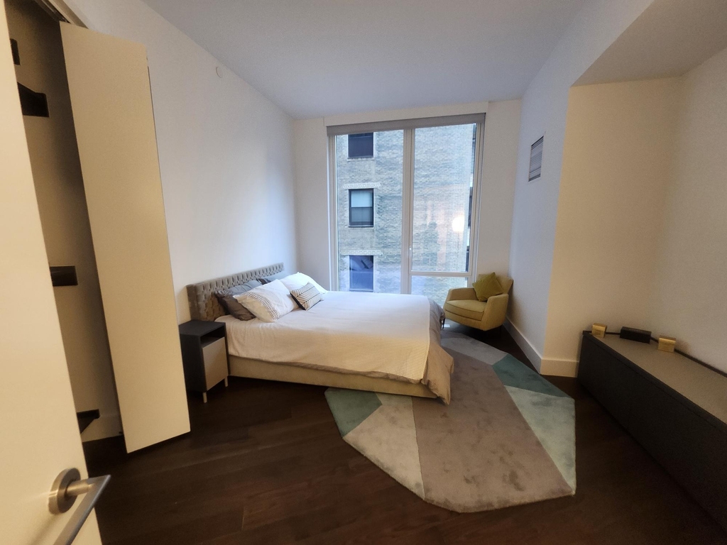 East 44th Street - Photo 2