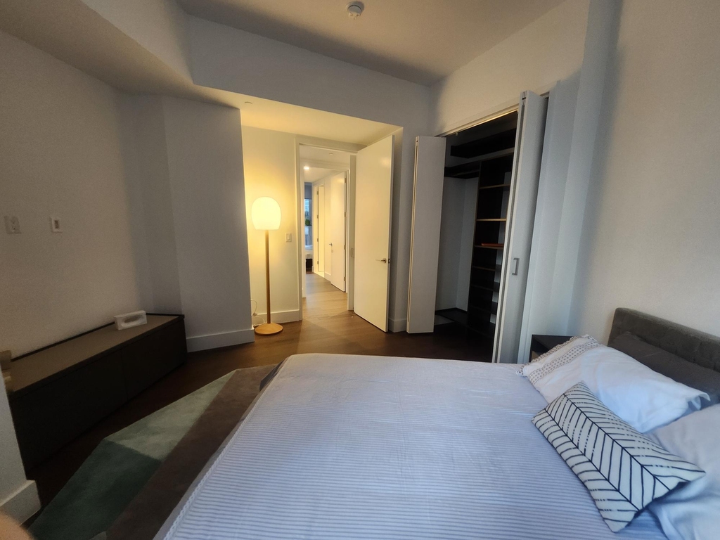 East 44th Street - Photo 3