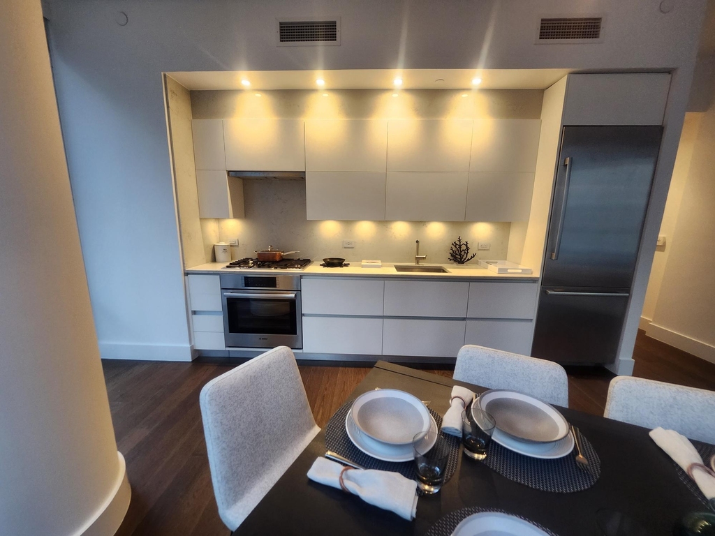 East 44th Street - Photo 5