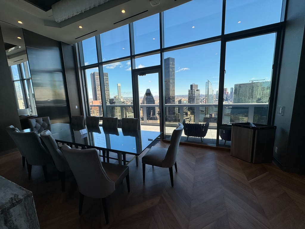 East 44th Street - Photo 16