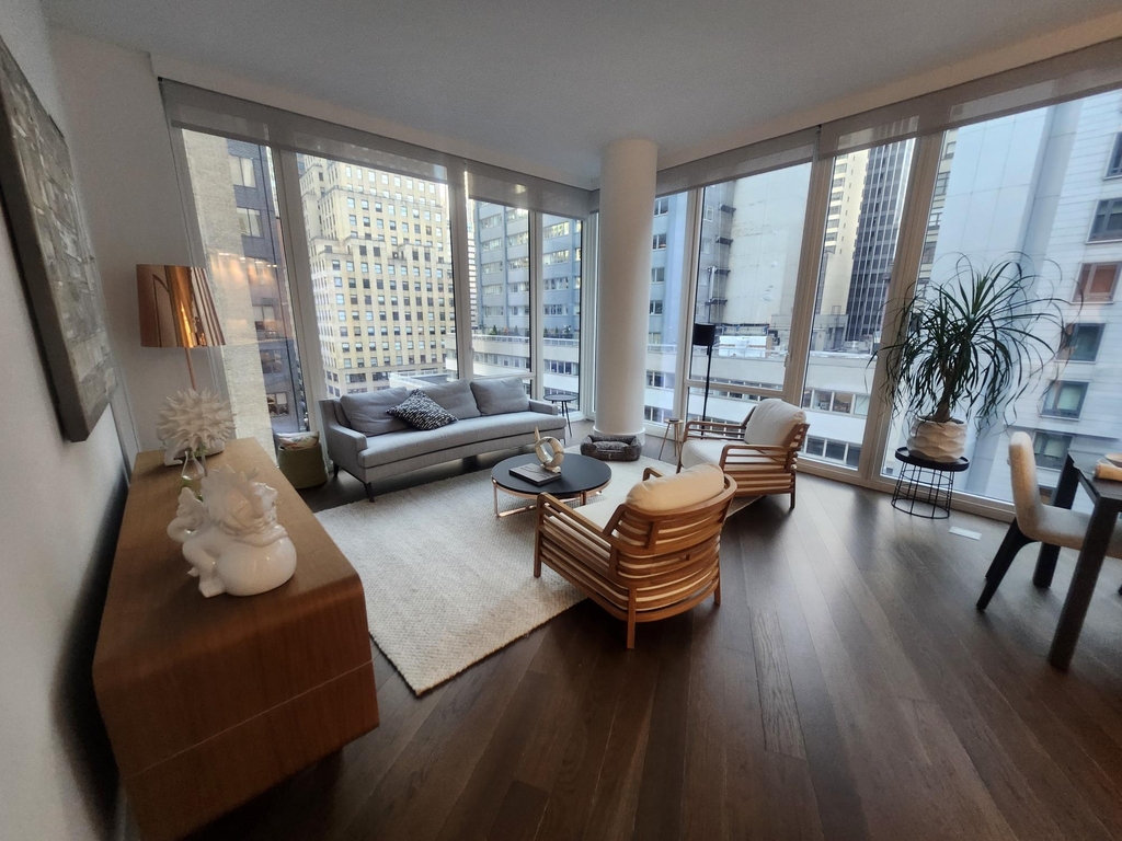 East 44th Street - Photo 0