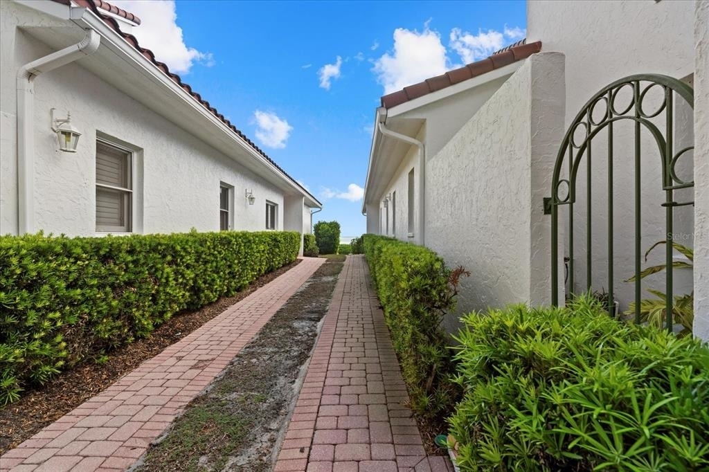 2254 Harbour Court Drive - Photo 2