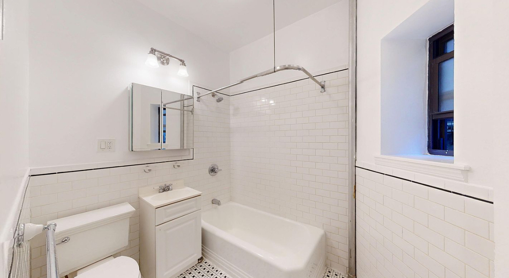 212 Grand Street - Photo 2