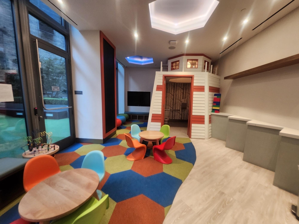 East 44th Street - Photo 16