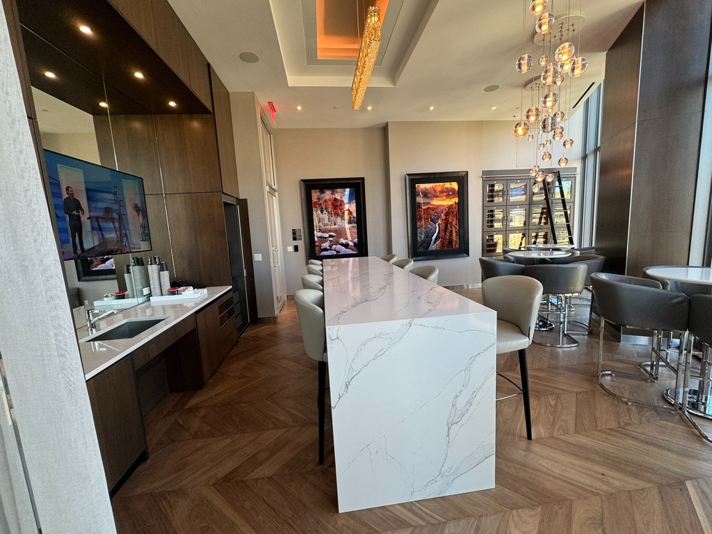 East 44th Street - Photo 19
