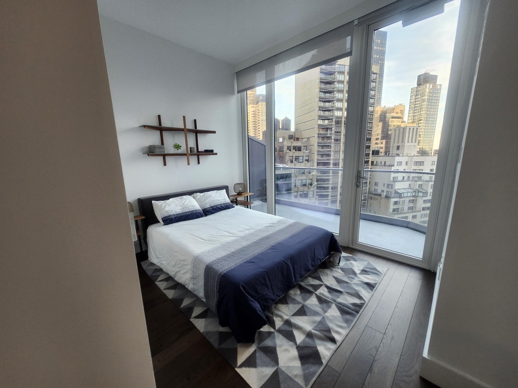 East 44th Street - Photo 0