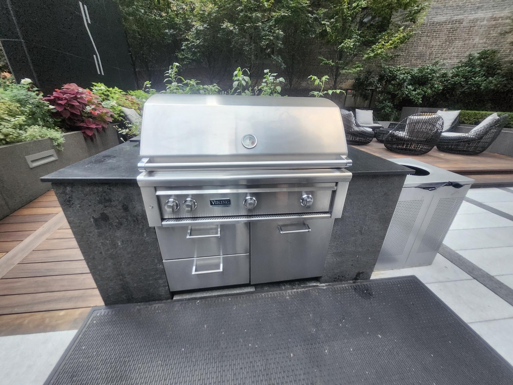 East 44th Street - Photo 15