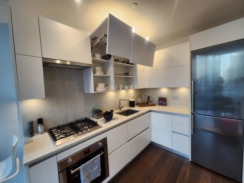 East 44th Street - Photo 4