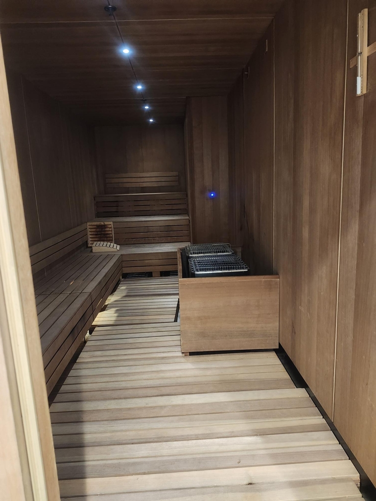 East 44th Street - Photo 11