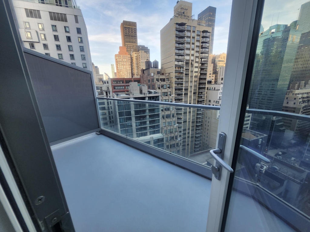 East 44th Street - Photo 1