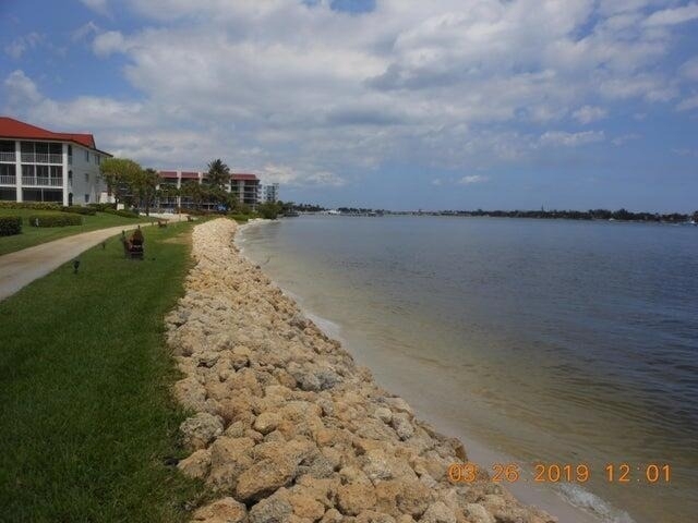 110 Half Moon Circle - Photo 7