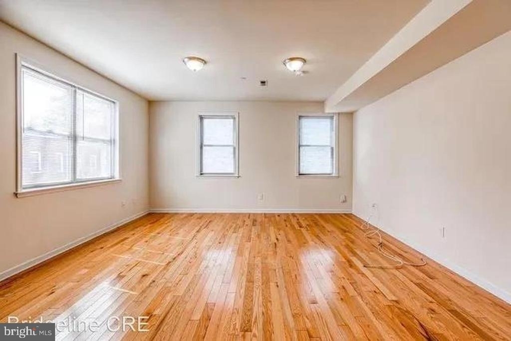 2400 W Thompson Street - Photo 2
