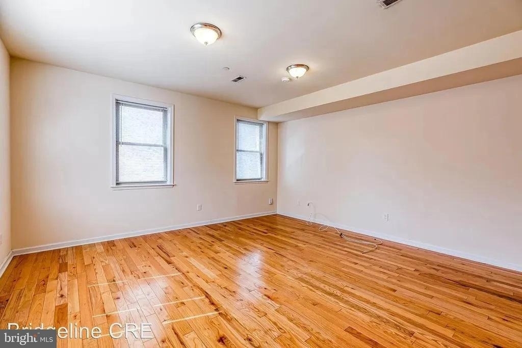 2400 W Thompson Street - Photo 1