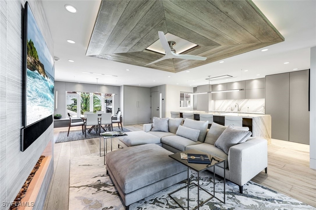 295 5th Avenue S - Photo 1