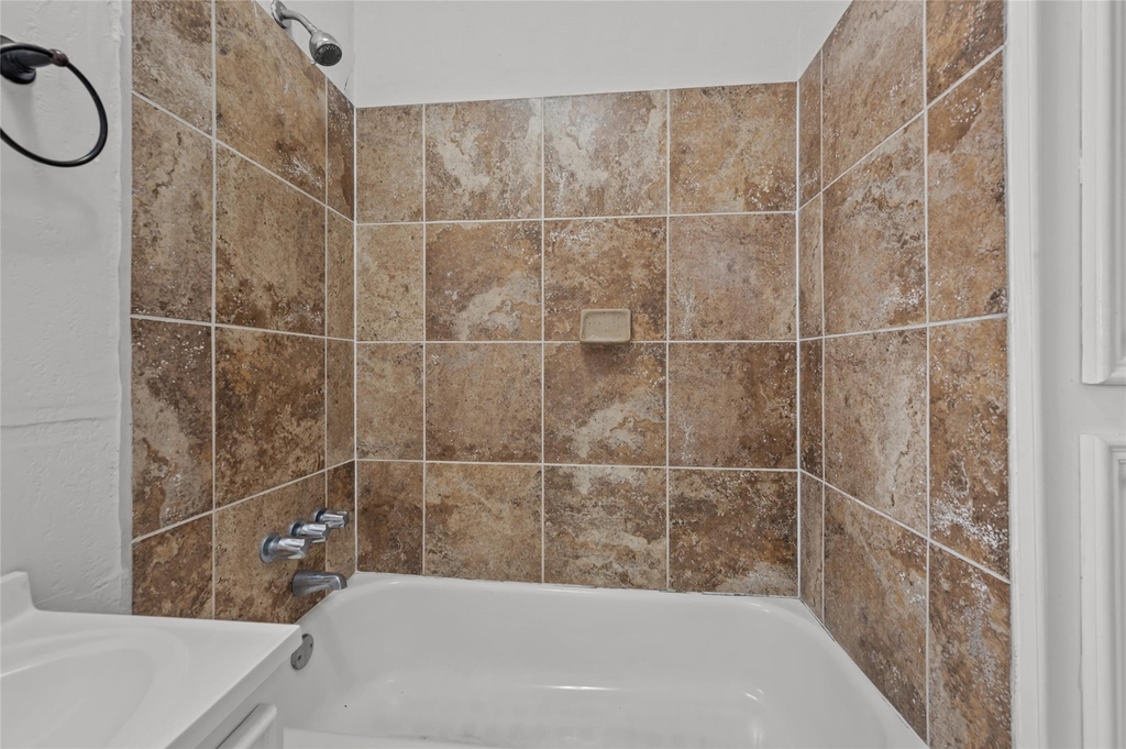 907 W Gray - Photo 1