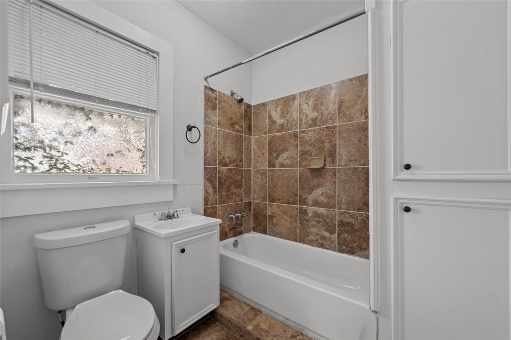 907 W Gray - Photo 5