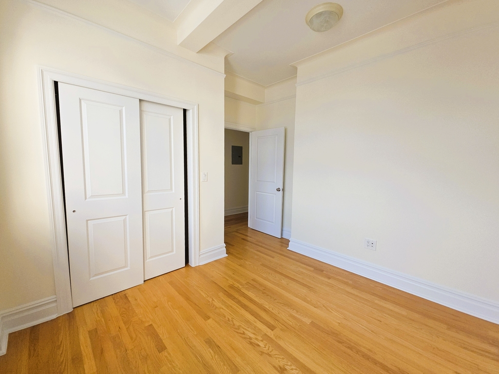 2nd Avenue - Photo 5