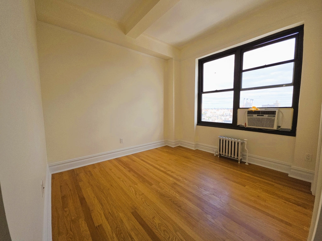 2nd Avenue - Photo 4