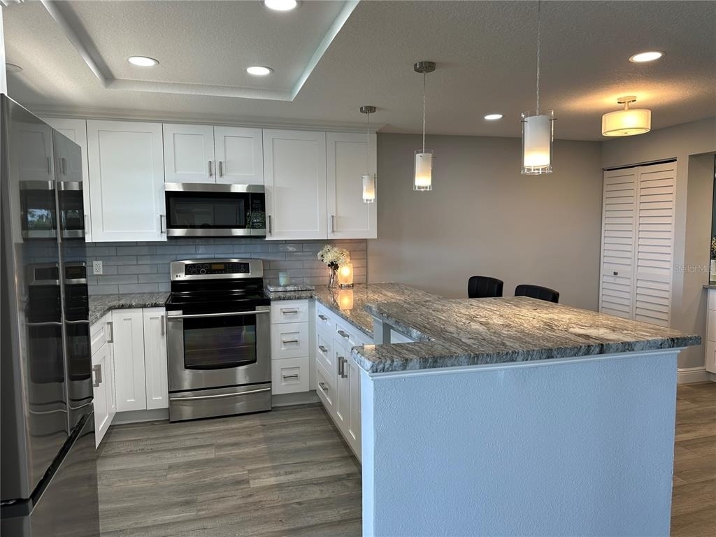 12500 Capri Cir N - Photo 8