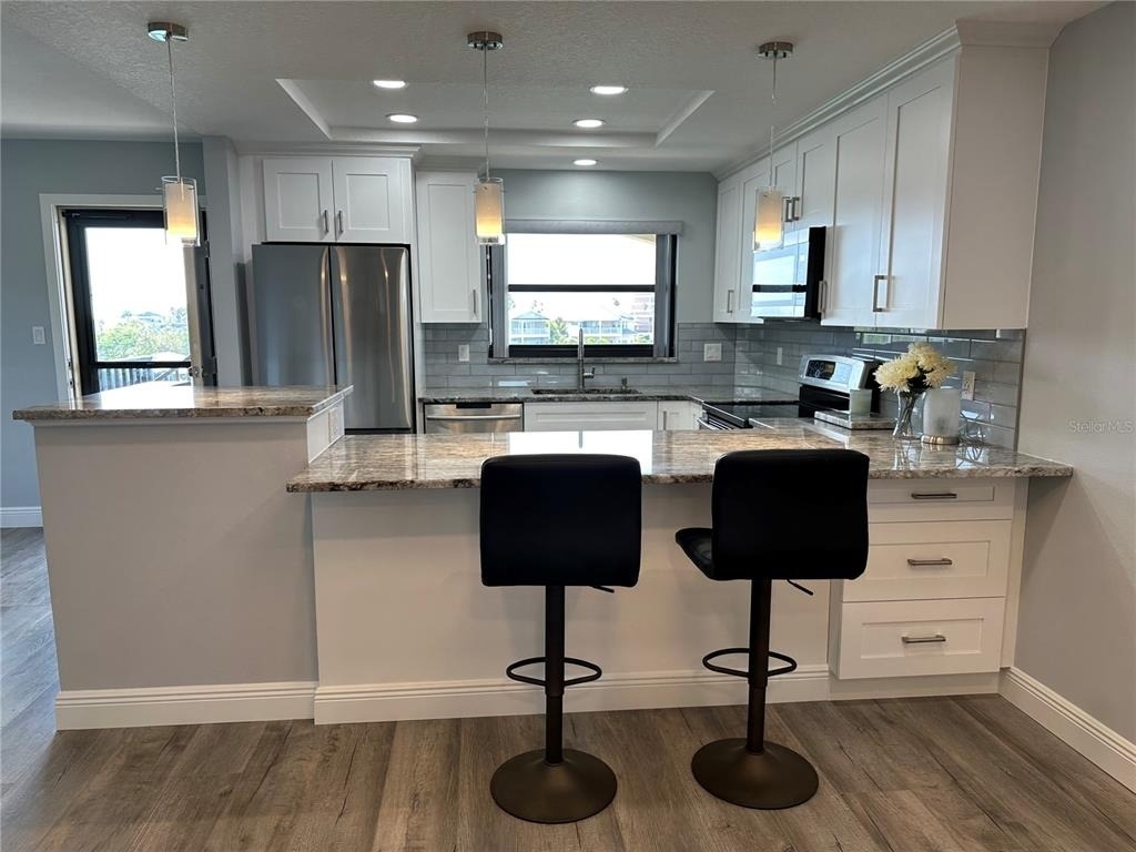 12500 Capri Cir N - Photo 6