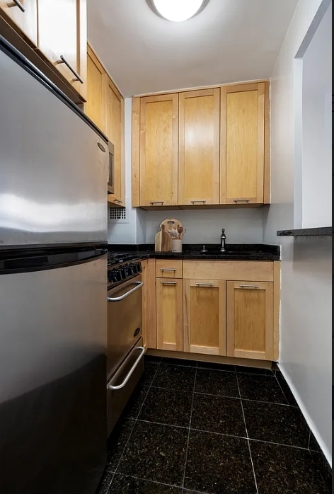 East 36th Street - Photo 2
