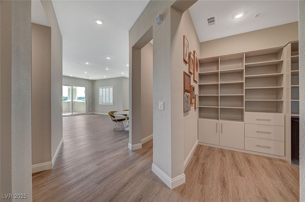 9129 Las Manaitas Avenue - Photo 4