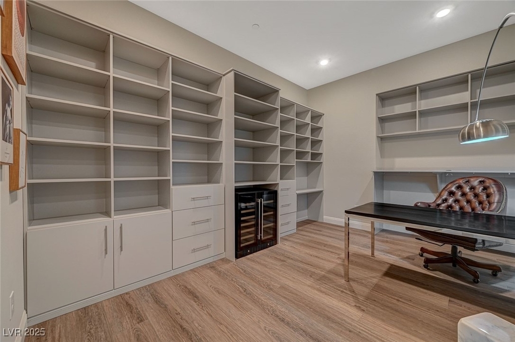 9129 Las Manaitas Avenue - Photo 20