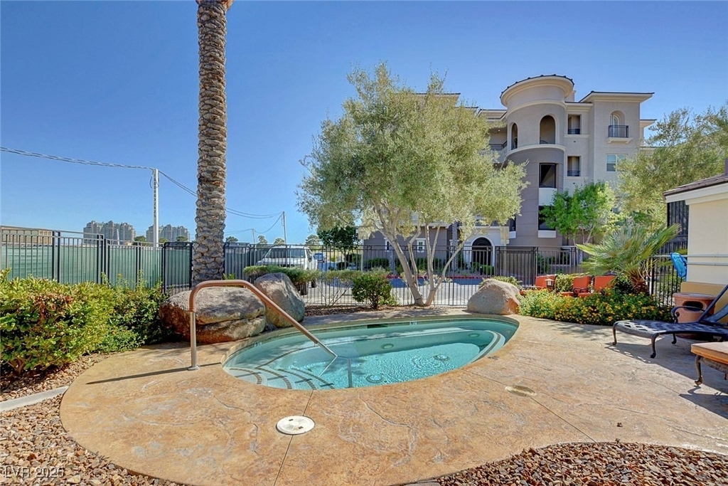 9129 Las Manaitas Avenue - Photo 23
