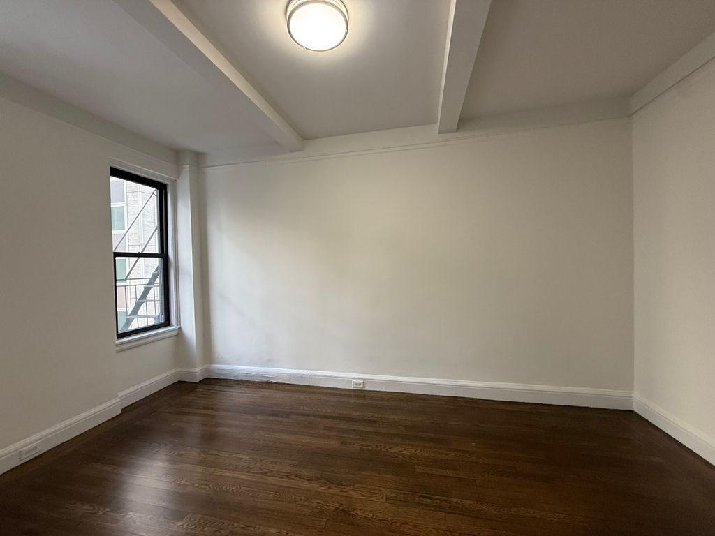 140 East 46th Street - Photo 6