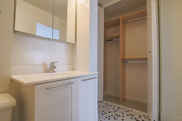 East 36th Street - Photo 4