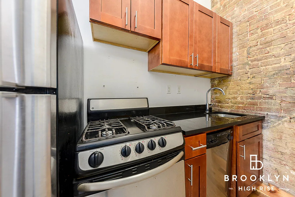 Madison Street , Lewis Ave - Photo 2